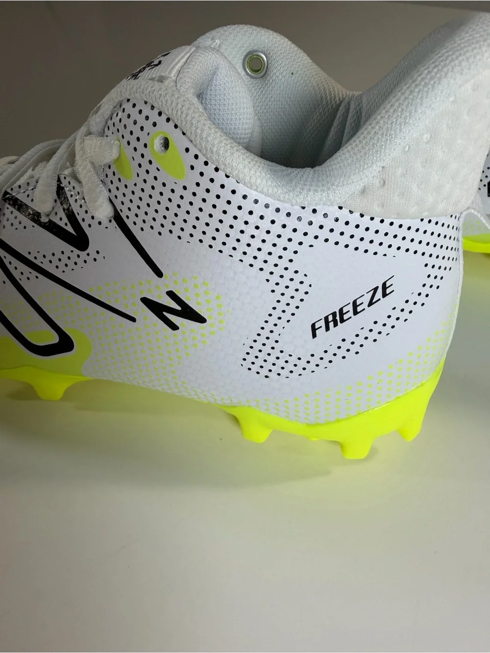New Balance FreezeLX4 Jr WhitenYellow Lacrosse Cleats Boys Size 2 New